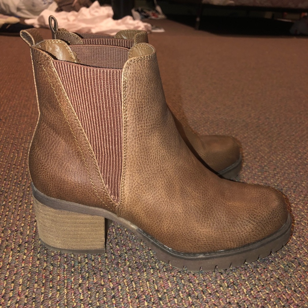 MIA Jody Ribbed Block Heel Chelsea Boot